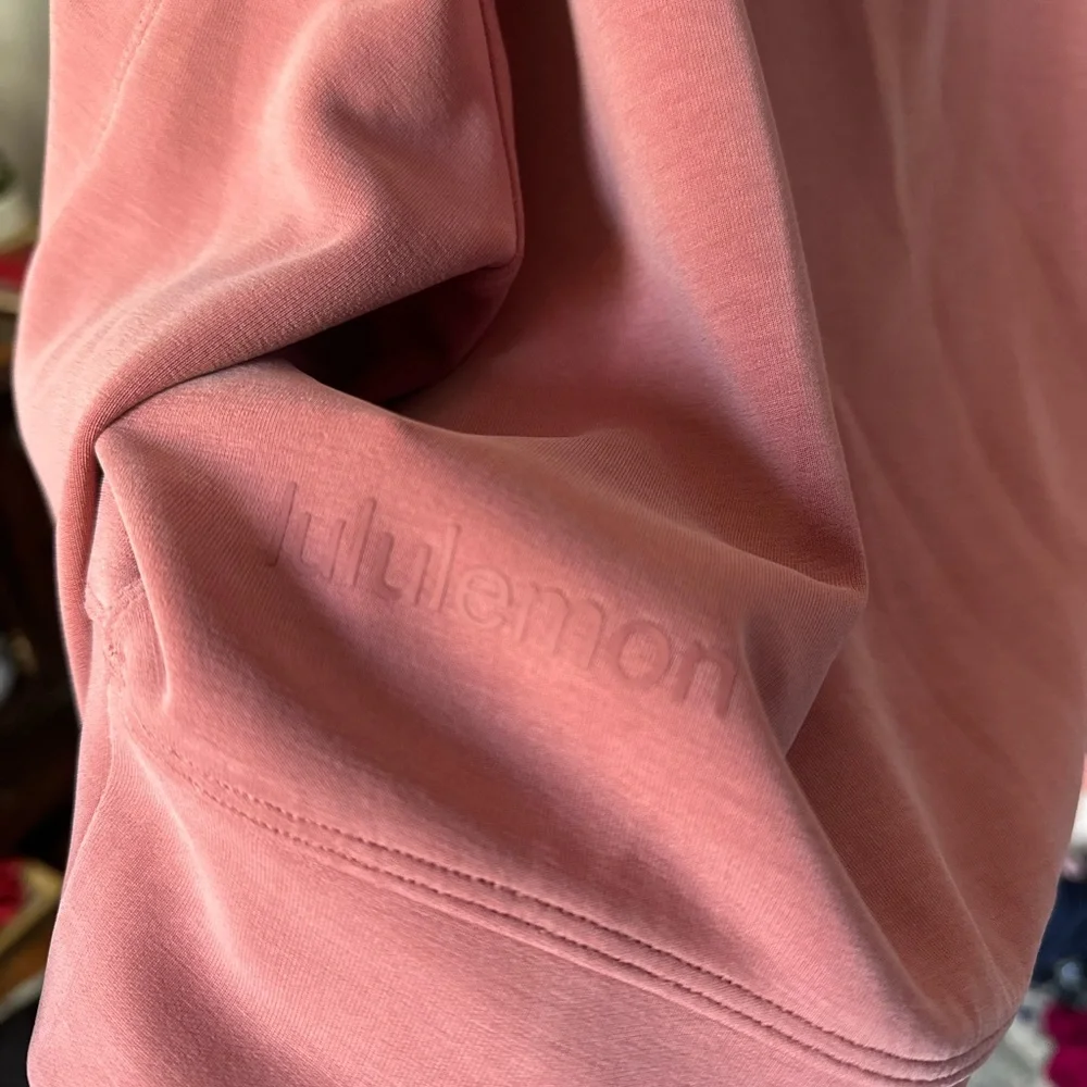 Lululemon Perfectly Oversized Cropped Crew *Softstreme
Brier Rose size 6 - Picture 7 of 9